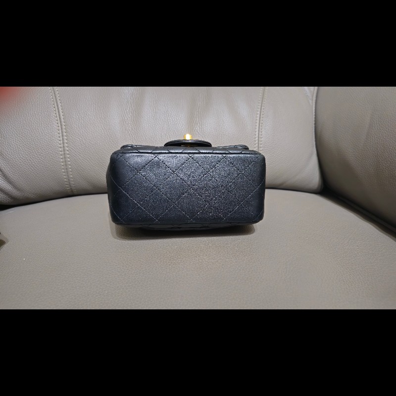 CHANEL 方胖子 mini coco 17  (黑金羊皮，保卡29開)-11