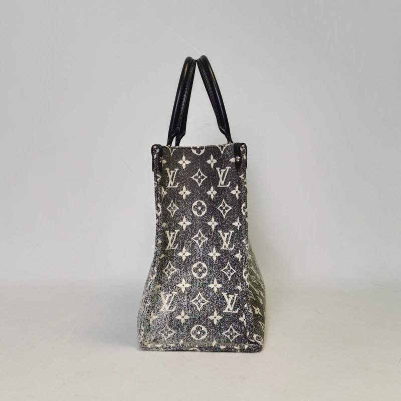 LOUIS VUITTON 黑色帆布銀扣晶片Onthego中號35漸變肩背包-1