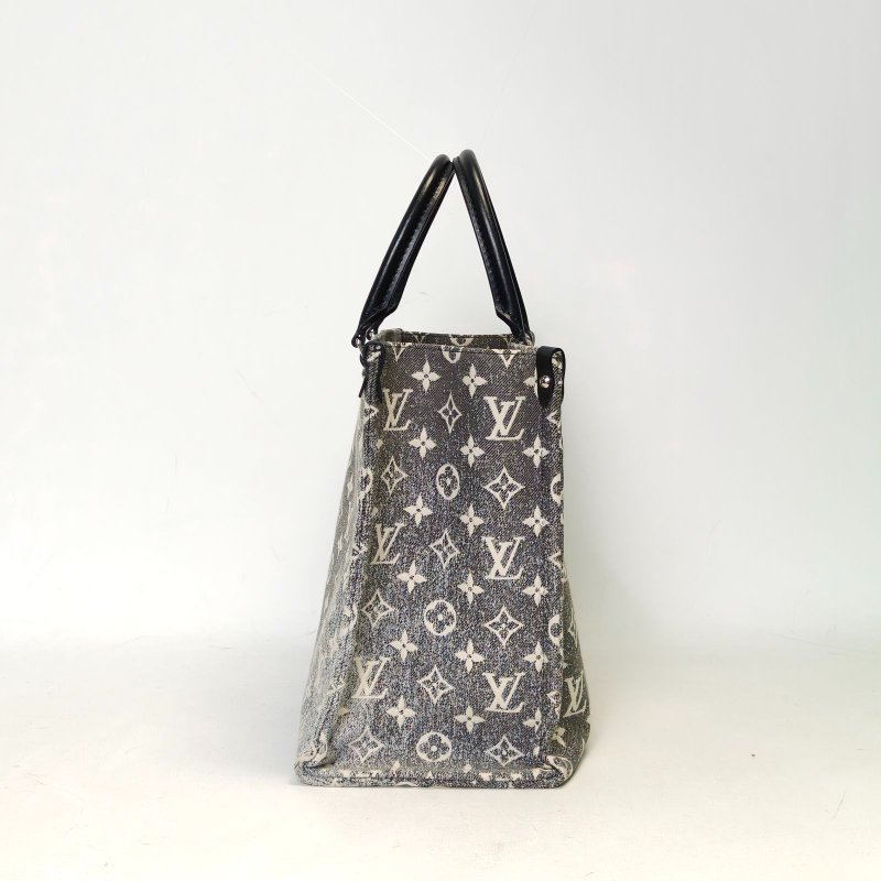 LOUIS VUITTON 黑色帆布銀扣晶片Onthego中號35漸變肩背包-3