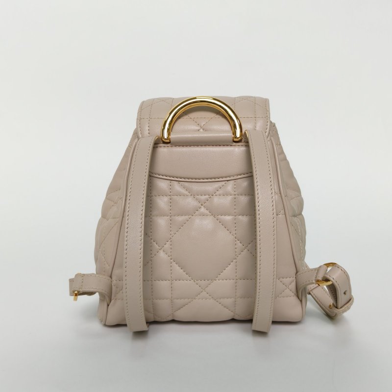 DIOR 裸色羊皮金扣20242025早春系列Caro小號雙肩包羊皮革超大藤格紋肩背包-2