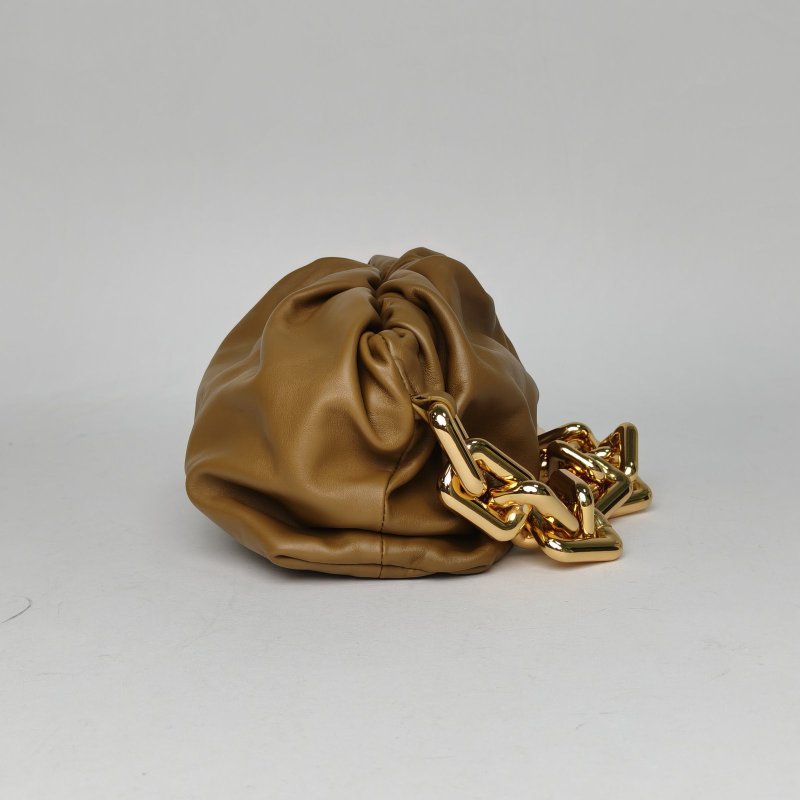 BOTTEGA VENETA Pouch雲朵包TheChain粗鏈條單肩包棕色牛皮金扣肩背包-3