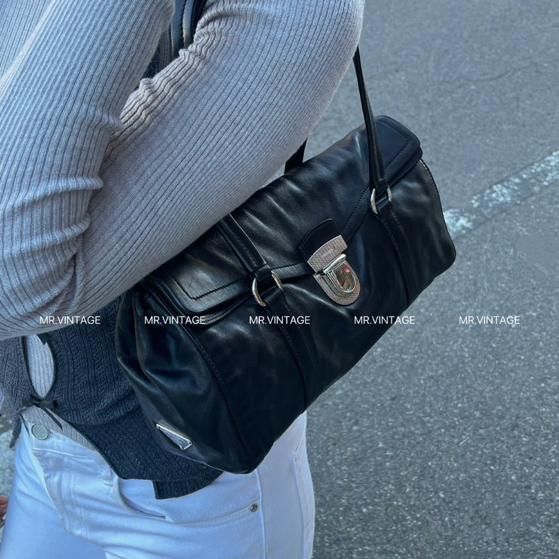 🏷Prada油蠟皮法棍包-1