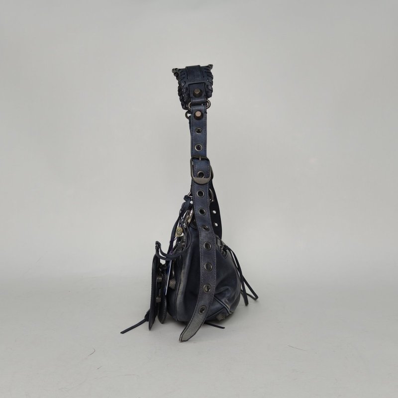 BALENCIAGA LeCagole機車月牙包字母掛件小號藍色牛皮肩背包-1