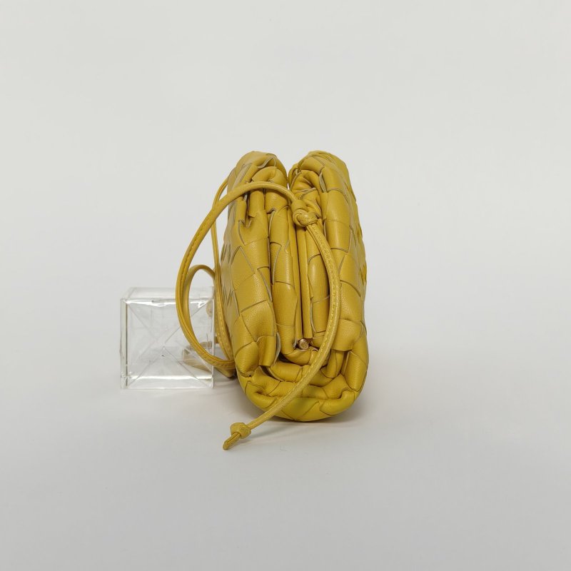 BOTTEGA VENETA Pouch雲朵包Mini22黃色羊皮肩背包-3