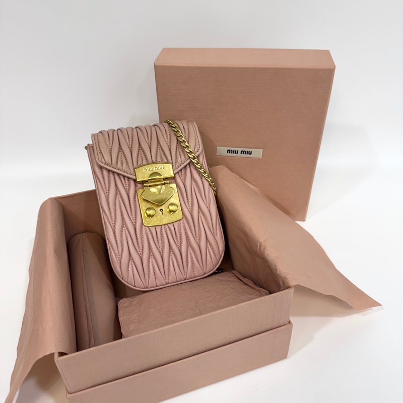 💗miu miu粉色金扣羊皮matelasse mini bag 手機包-2
