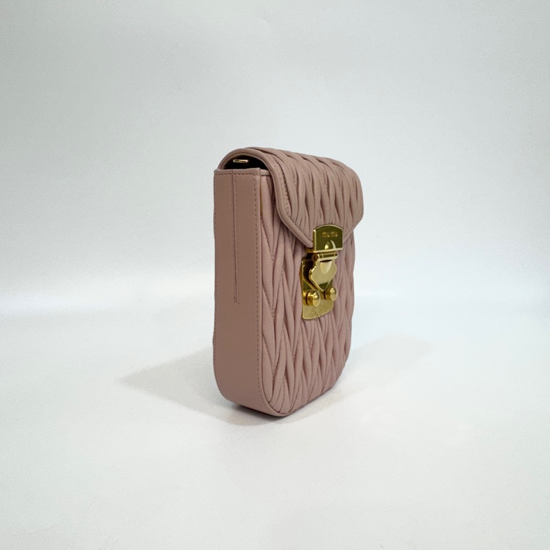 💗miu miu粉色金扣羊皮matelasse mini bag 手機包-5