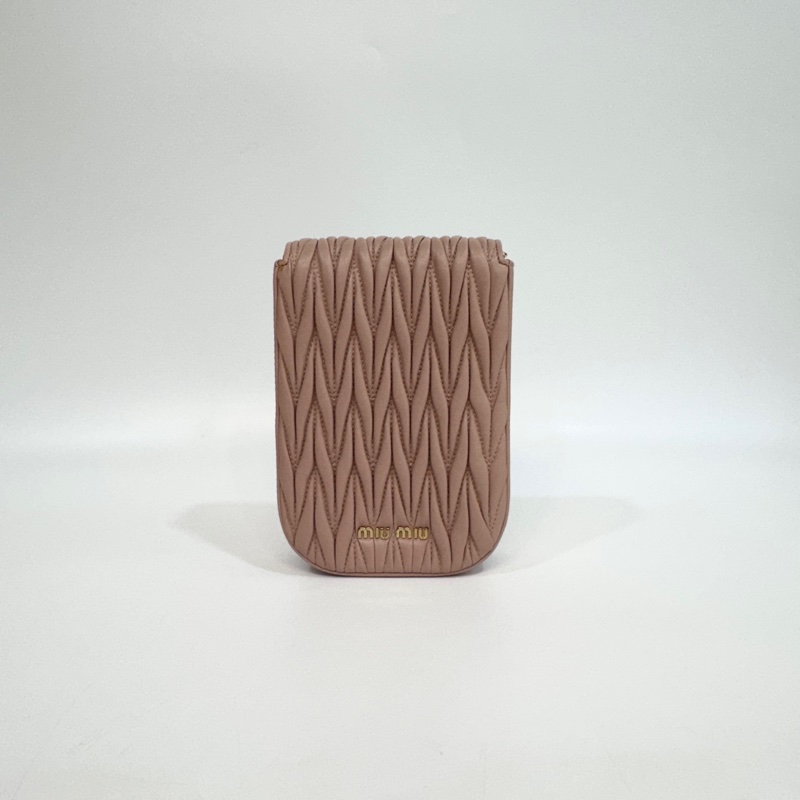 💗miu miu粉色金扣羊皮matelasse mini bag 手機包-6