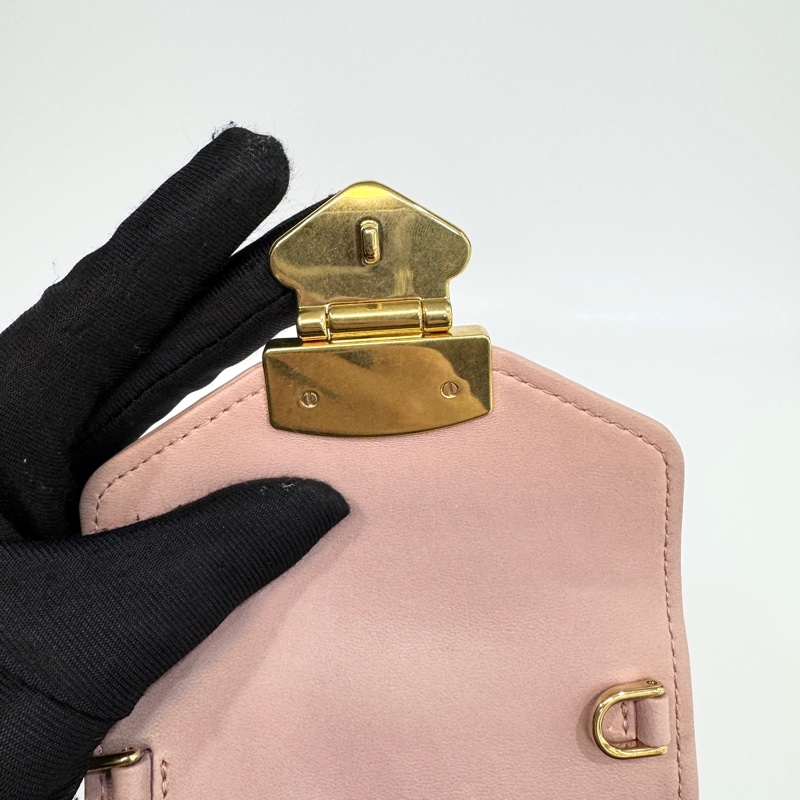 💗miu miu粉色金扣羊皮matelasse mini bag 手機包-18