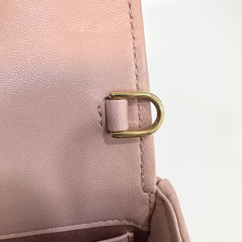 💗miu miu粉色金扣羊皮matelasse mini bag 手機包-20