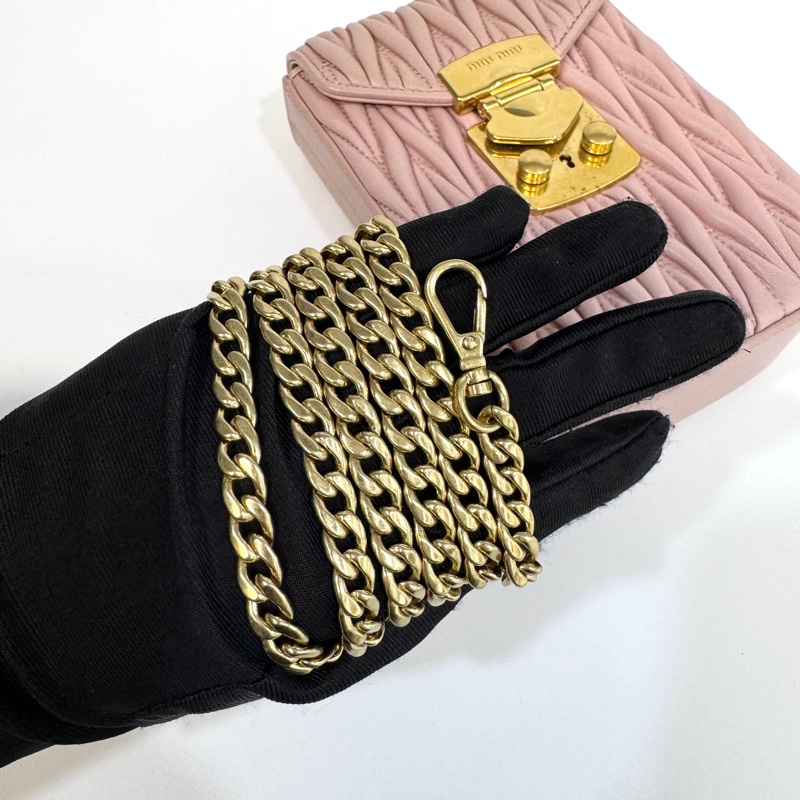 💗miu miu粉色金扣羊皮matelasse mini bag 手機包-24