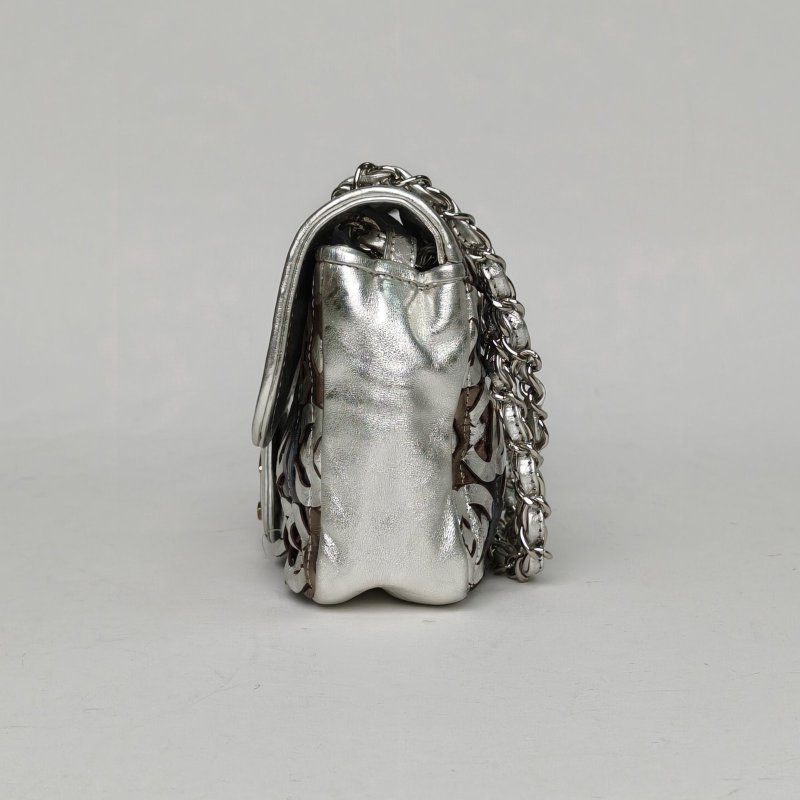 CHANEL 拼色油蠟皮11開銀扣CF太空銀LOGO季節款口蓋包中號25肩背包-1