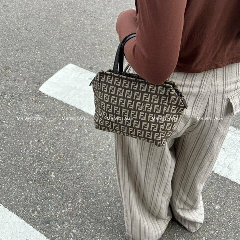 🏷Fendi迷你遛狗包