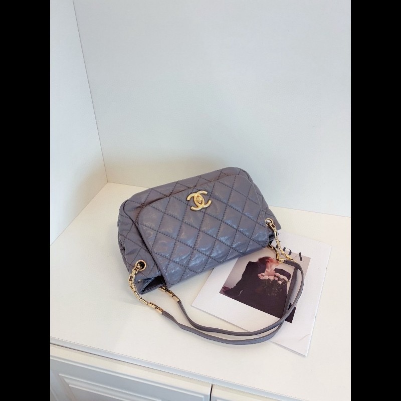Chanel tote
灰金外縫線 牛皮鏈條單肩包-3