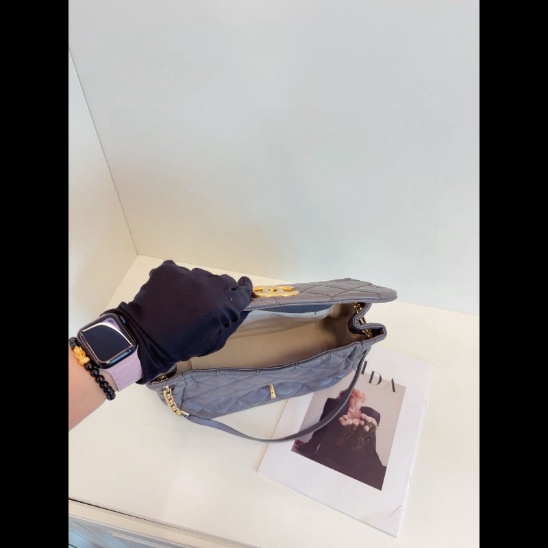 Chanel tote
灰金外縫線 牛皮鏈條單肩包-7