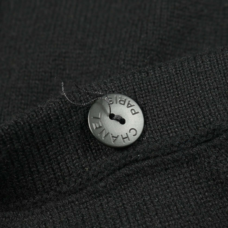 香奈兒 COCO 標誌紐扣開襟衫 #38 P72780K10442 羊絨黑色二手女款-6