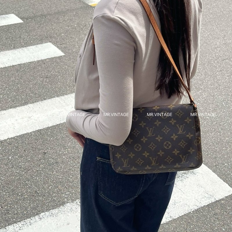 🏷Louis vuitton信封包-0