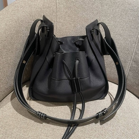 Loewe羅意威 藍黑色拼色 Hammock吊床包