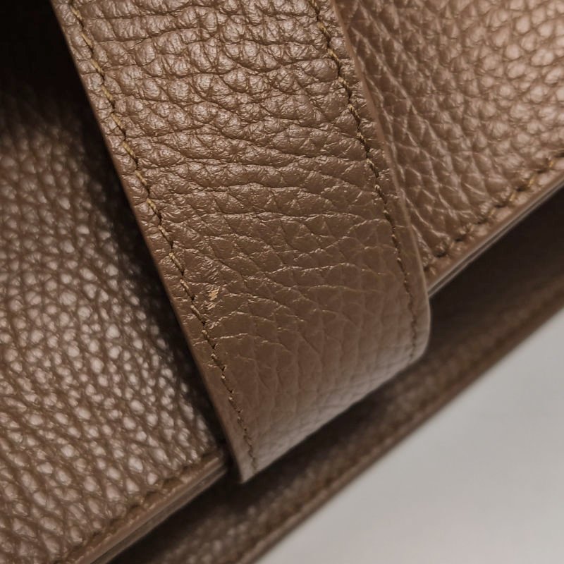 Burberry牛皮純色字母Logo單肩包-9