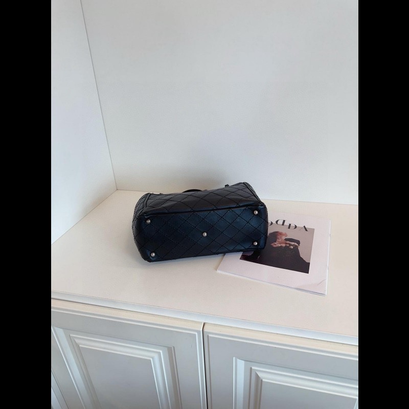 Chanel 3ways tote
黑銀牛皮菱格托特
小號-2