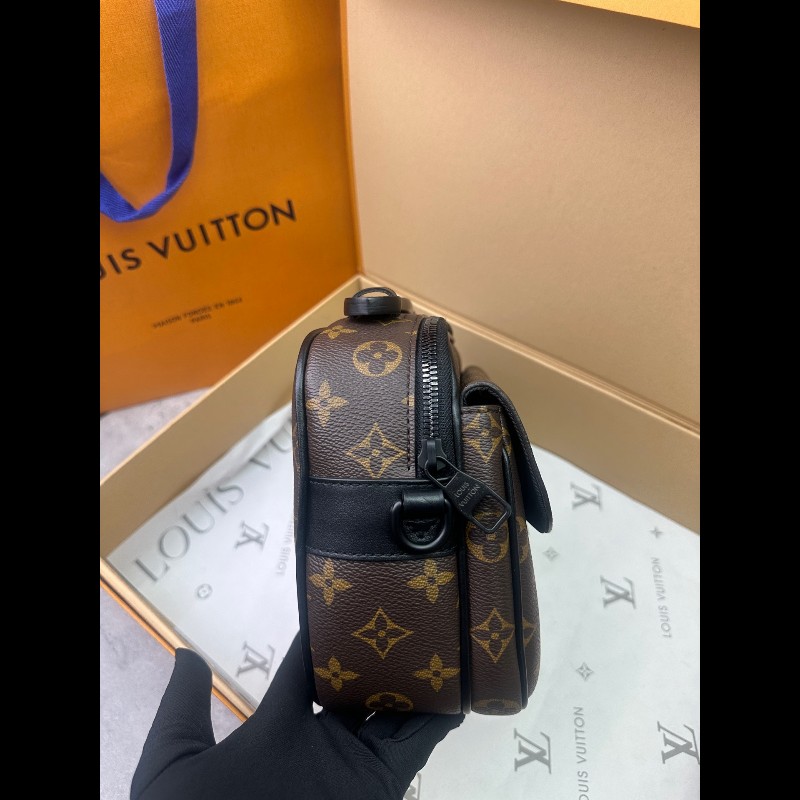 LV slock 黑色鎖頭男士郵差包 五金帶膜-4