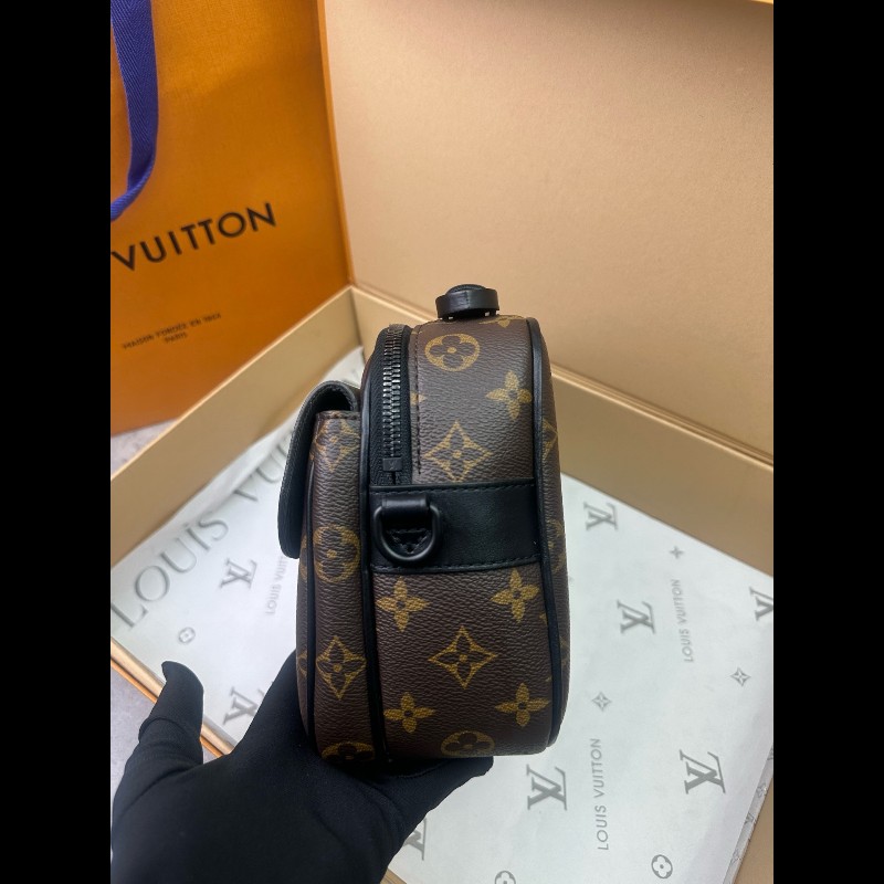 LV slock 黑色鎖頭男士郵差包 五金帶膜-5