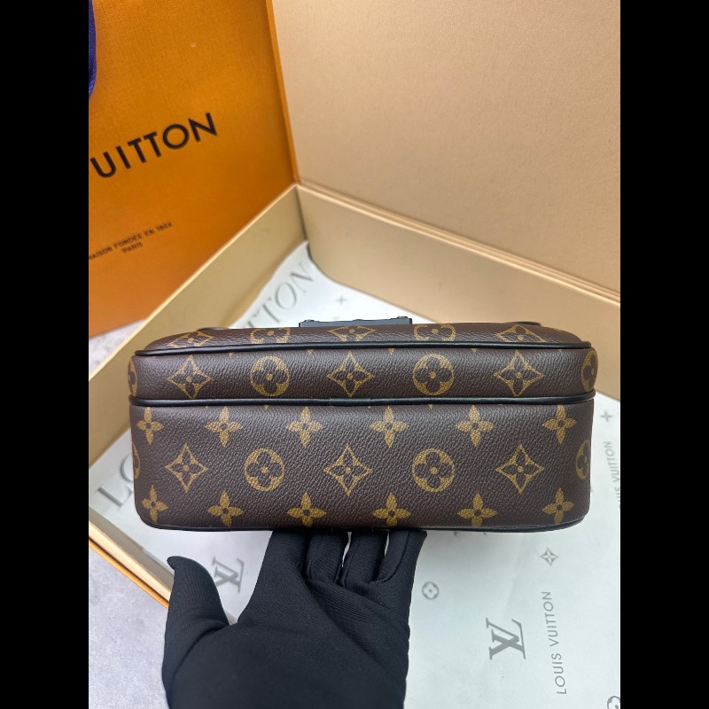 LV slock 黑色鎖頭男士郵差包 五金帶膜-7