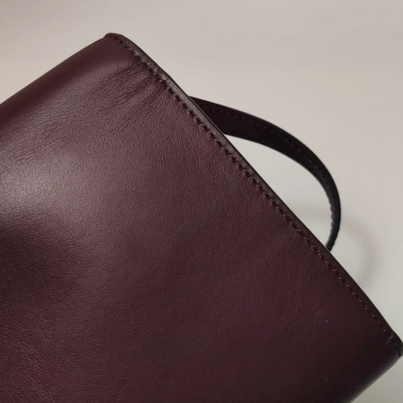 Burberry Hazelmere牛皮純色字母logo斜挎包單肩包-12