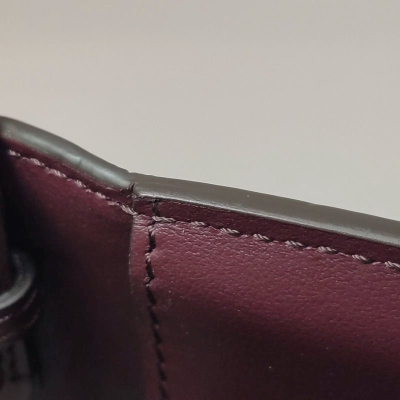 Burberry Hazelmere牛皮純色字母logo斜挎包單肩包-20