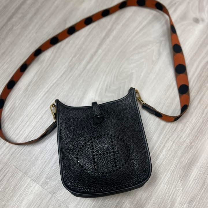 🐴Hermes 愛馬仕 Mini evelyne 經典黑金配色  搭配價值3萬的編織背帶 #讓藏 買到賺到 #正常使用 #再送一條編織背帶可以搭配使用🐴 #附上原廠防塵套-2