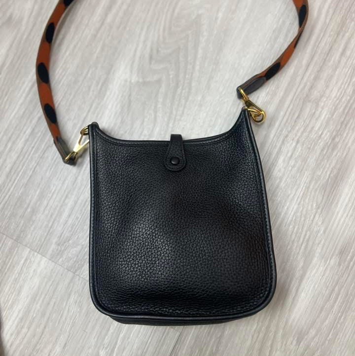 🐴Hermes 愛馬仕 Mini evelyne 經典黑金配色  搭配價值3萬的編織背帶 #讓藏 買到賺到 #正常使用 #再送一條編織背帶可以搭配使用🐴 #附上原廠防塵套-5