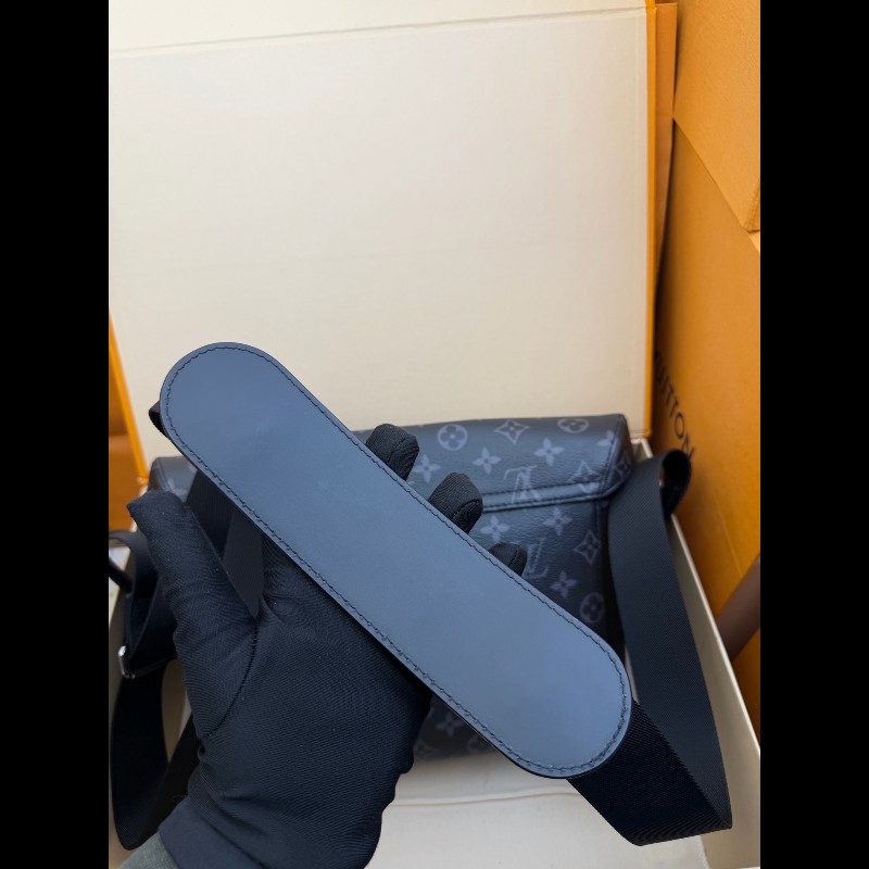 LV路易威登 黑老花郵差包 黑武士 M40511 可送禮-2