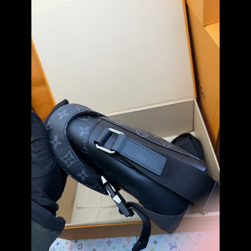 LV路易威登 黑老花郵差包 黑武士 M40511 可送禮-7
