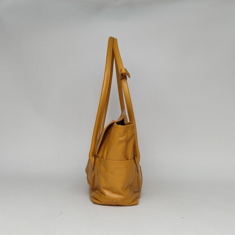 BOTTEGA VENETA Arco33薑黃色牛皮金扣肩背包-1