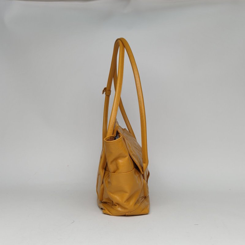 BOTTEGA VENETA Arco33薑黃色牛皮金扣肩背包-3