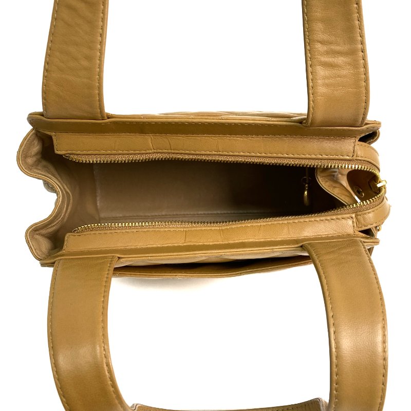 △ Chanel 香奈兒 Beige Lambskin Gold Tone Metal Hand Bag No.4 淺褐色小羊皮金色金屬手袋No.4 - 257024392-11