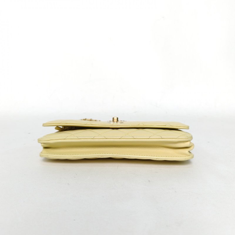 CHANEL CFWOC19黃色羊皮30開金扣金球調節扣肩帶肩背包-4