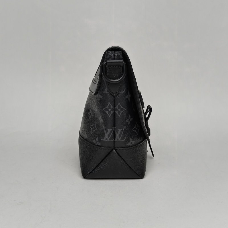LOUIS VUITTON 黑色PVC晶片黑扣Saumur郵差包肩背包-3