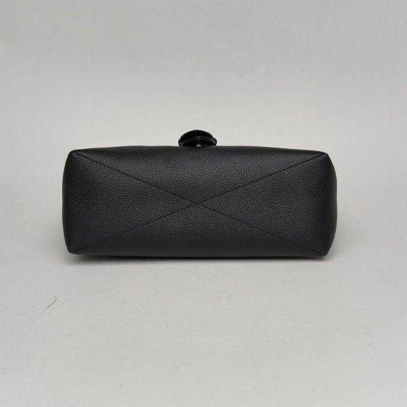 LOUIS VUITTON 黑色PVC晶片黑扣Saumur郵差包肩背包-4