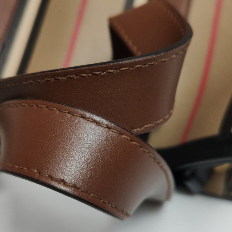 Burberry牛皮拼色字母logo斜挎包單肩包-17