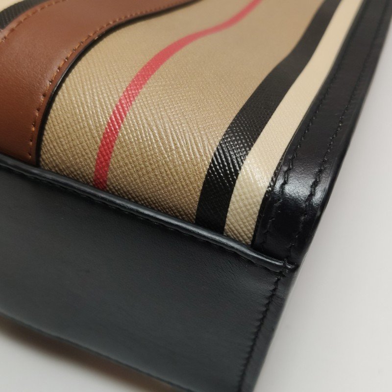 Burberry牛皮拼色字母logo斜挎包單肩包-19