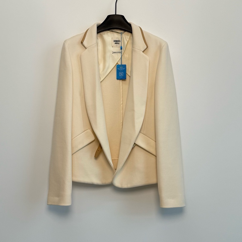 D500699/99新/Hermes/愛馬仕/米白色立領修身外套/40碼  肩寬：40 胸圍：90 衣-1