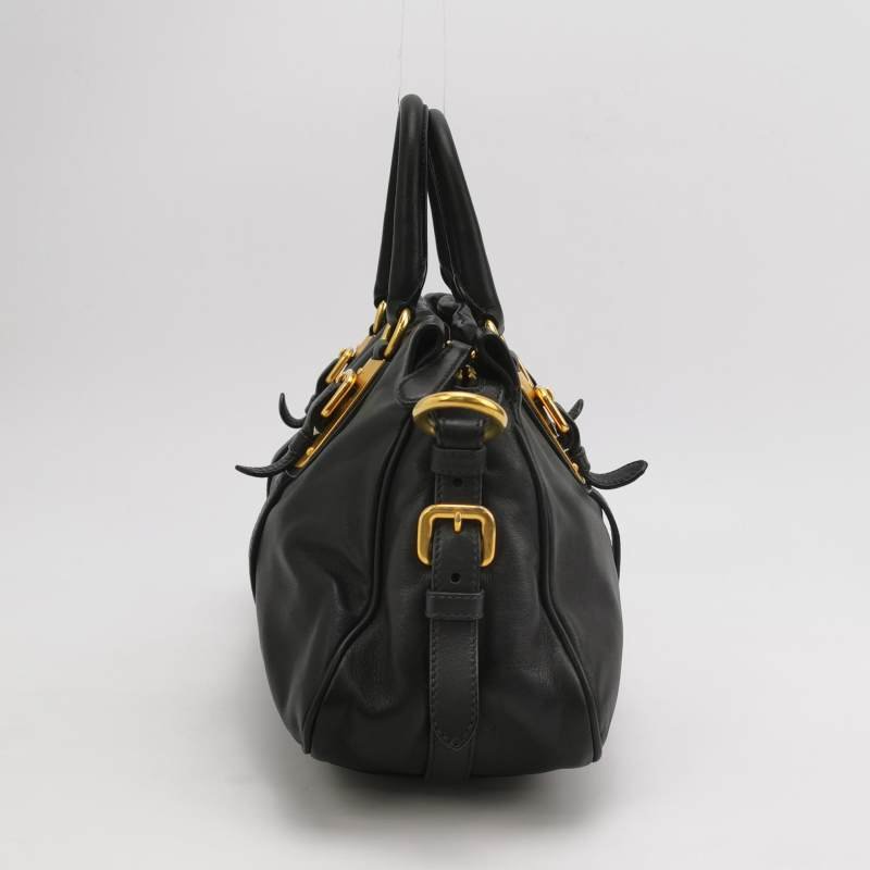 Prada牛皮純色字母Logo斜挎包單肩包-3