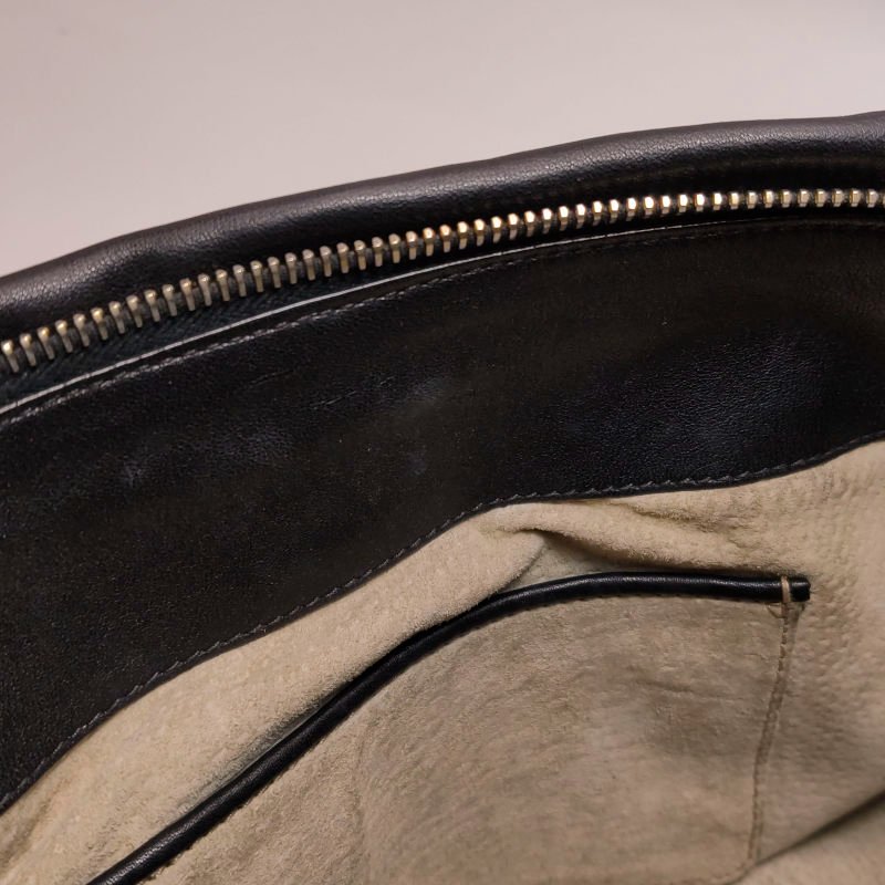 Prada牛皮純色字母Logo斜挎包單肩包-9