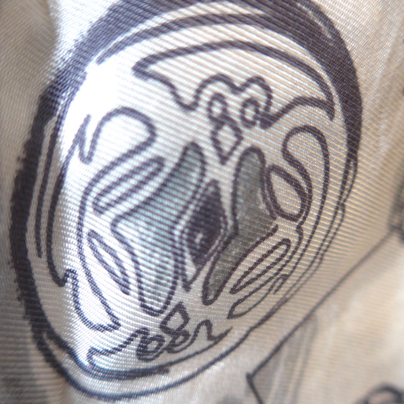 LOEWE真絲圖騰大方巾-2