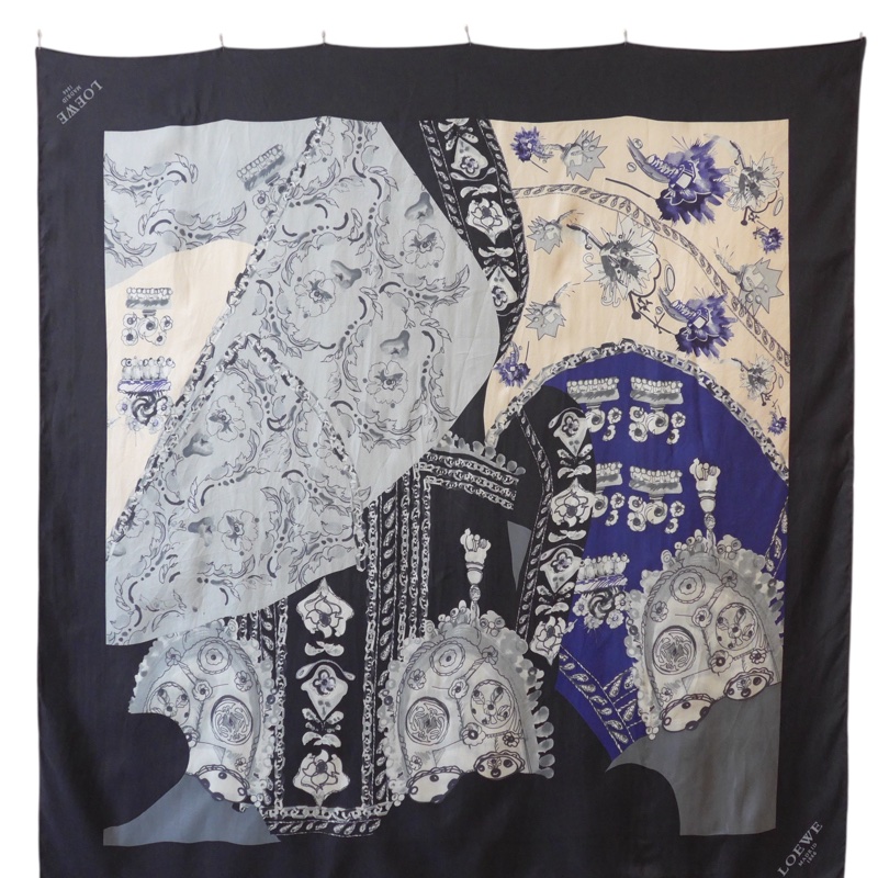 LOEWE真絲圖騰大方巾-5