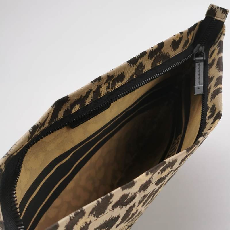 Dior尼龍布拼色字母Logo手拿包-5