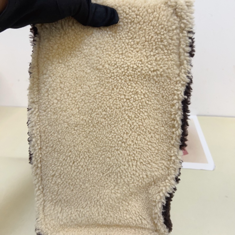 LV 19年編碼 聖誕泰迪Teddy Onthego 限量棕色拼白色羊羔毛泰迪熊tote 容量大尺寸約40*30*18-2