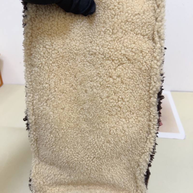 LV 19年編碼 聖誕泰迪Teddy Onthego 限量棕色拼白色羊羔毛泰迪熊tote 容量大尺寸約40*30*18-3