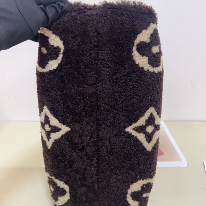 LV 19年編碼 聖誕泰迪Teddy Onthego 限量棕色拼白色羊羔毛泰迪熊tote 容量大尺寸約40*30*18-5