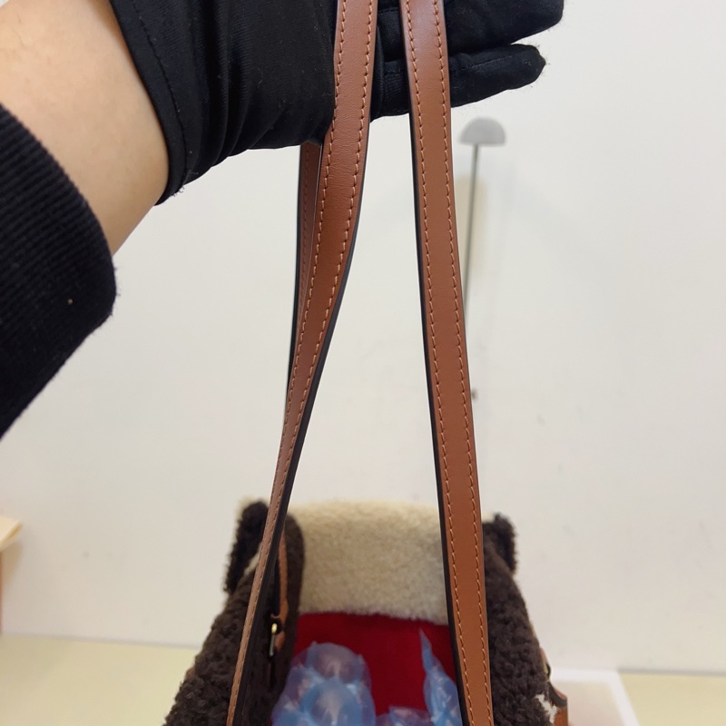 LV 19年編碼 聖誕泰迪Teddy Onthego 限量棕色拼白色羊羔毛泰迪熊tote 容量大尺寸約40*30*18-6